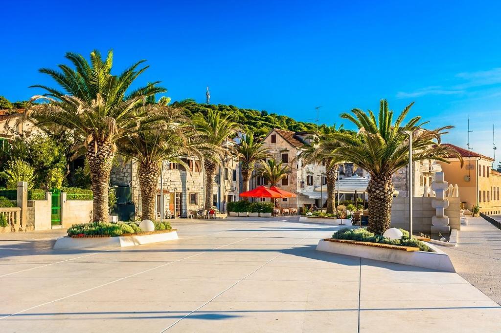 Apartment Riva Seafront *